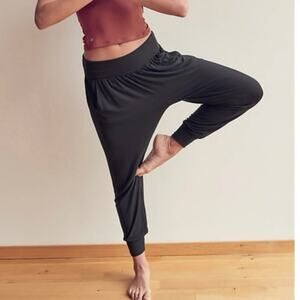 Athleta Medium Studio Jogger Black Elastic Waist Lounge‎ Pants